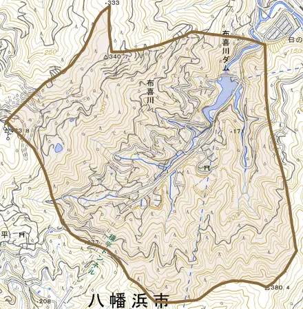 布喜川とその周辺の地図。町の範囲を重ねている
