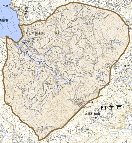 川上町川名津とその周辺の地図。町の範囲を重ねている