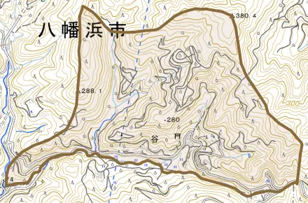 谷とその周辺の地図。町の範囲を重ねている