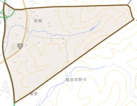熊坂とその周辺の地図。町の範囲を重ねている