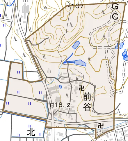 前谷とその周辺の地図。町の範囲を重ねている
