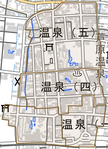 温泉とその周辺の地図。町の範囲を重ねている