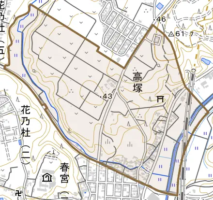 高塚とその周辺の地図。町の範囲を重ねている