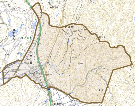牛ノ谷とその周辺の地図。町の範囲を重ねている