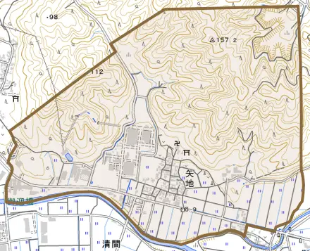 矢地とその周辺の地図。町の範囲を重ねている