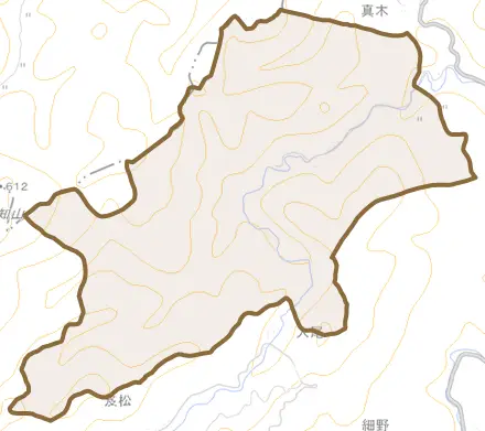 小川とその周辺の地図。町の範囲を重ねている