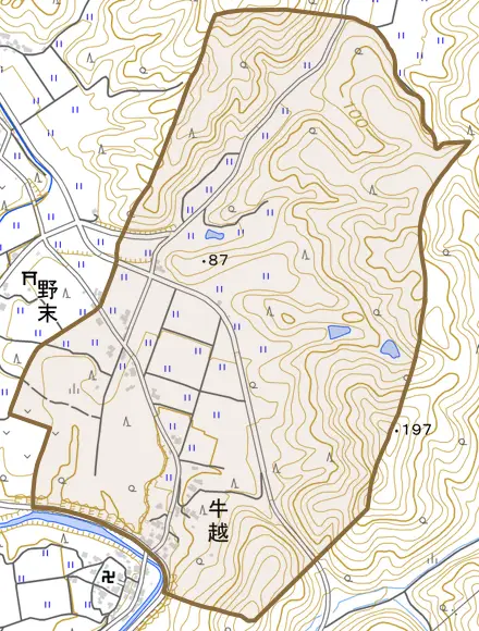 牛越とその周辺の地図。町の範囲を重ねている