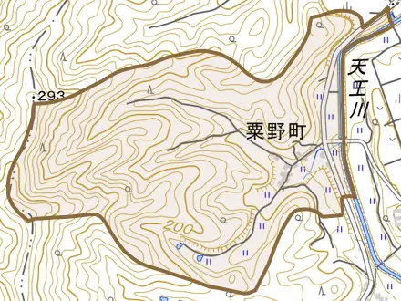 粟野町とその周辺の地図。町の範囲を重ねている