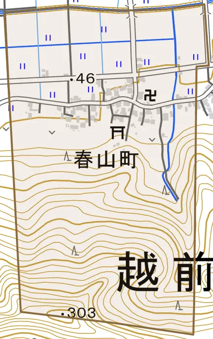 春山町とその周辺の地図。町の範囲を重ねている