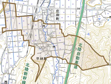 平林町とその周辺の地図。町の範囲を重ねている