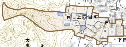 上四目町とその周辺の地図。町の範囲を重ねている