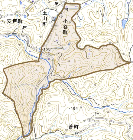 小谷町とその周辺の地図。町の範囲を重ねている