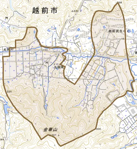 丸岡町とその周辺の地図。町の範囲を重ねている