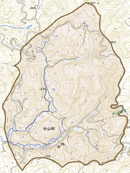 中山町とその周辺の地図。町の範囲を重ねている