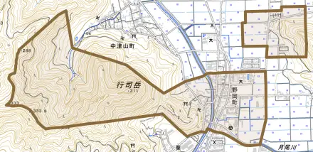 野岡町とその周辺の地図。町の範囲を重ねている