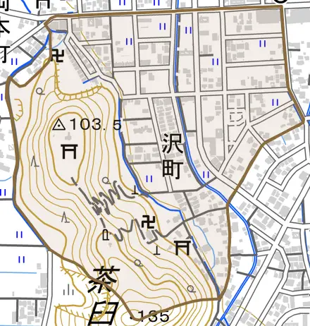 沢町とその周辺の地図。町の範囲を重ねている