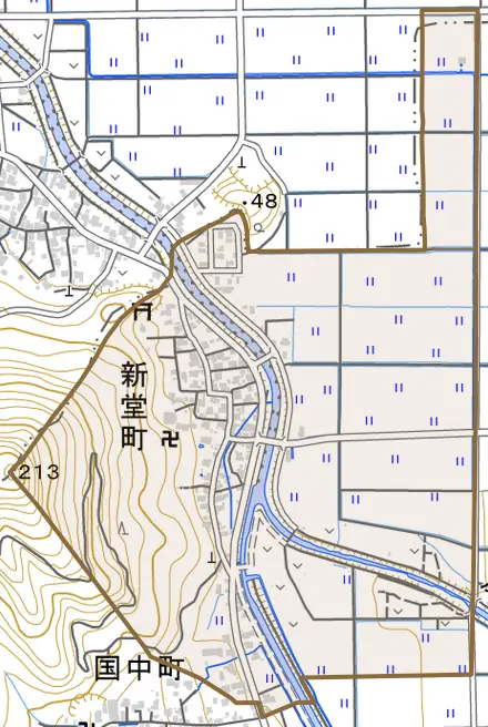 新堂町とその周辺の地図。町の範囲を重ねている