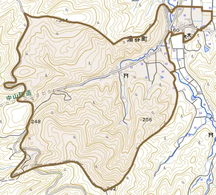 湯谷町とその周辺の地図。町の範囲を重ねている