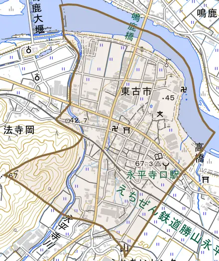 東古市とその周辺の地図。町の範囲を重ねている