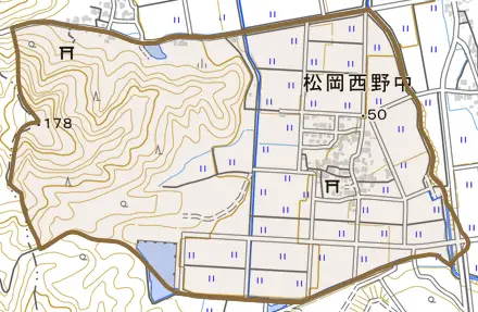 松岡西野中とその周辺の地図。町の範囲を重ねている