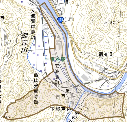 安波賀町とその周辺の地図。町の範囲を重ねている