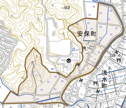安保町とその周辺の地図。町の範囲を重ねている