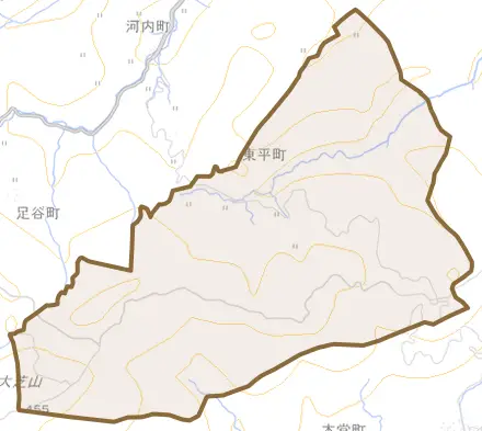 東平町とその周辺の地図。町の範囲を重ねている