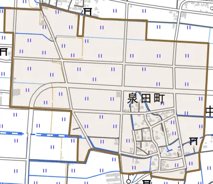 泉田町とその周辺の地図。町の範囲を重ねている