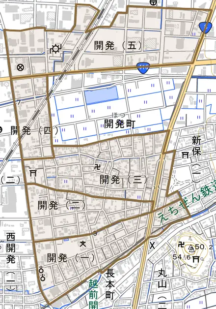 開発とその周辺の地図。町の範囲を重ねている