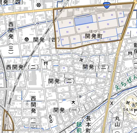 開発町とその周辺の地図。町の範囲を重ねている