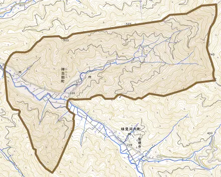 神当部町とその周辺の地図。町の範囲を重ねている