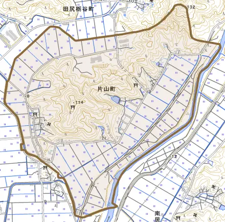 片山町とその周辺の地図。町の範囲を重ねている