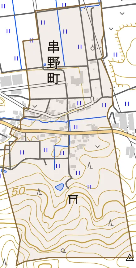 串野町とその周辺の地図。町の範囲を重ねている