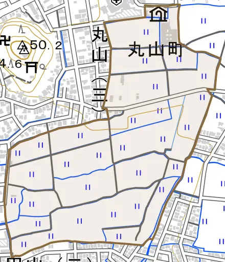 丸山町とその周辺の地図。町の範囲を重ねている