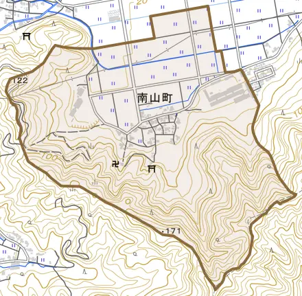 南山町とその周辺の地図。町の範囲を重ねている