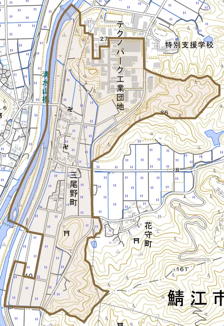 三尾野町とその周辺の地図。町の範囲を重ねている