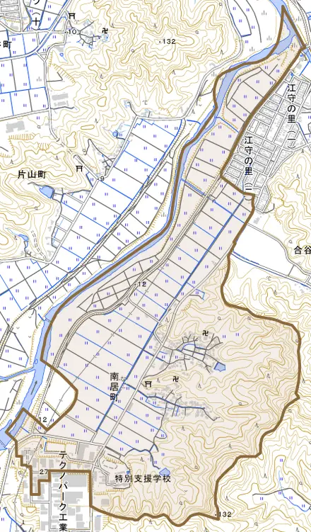 南居町とその周辺の地図。町の範囲を重ねている