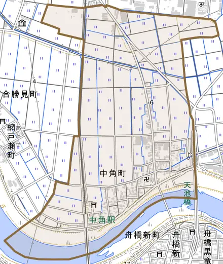 中角町とその周辺の地図。町の範囲を重ねている
