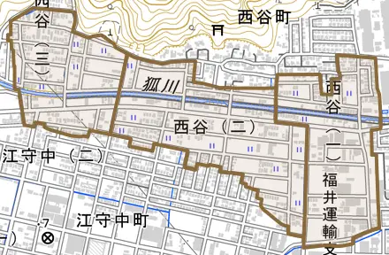 西谷とその周辺の地図。町の範囲を重ねている