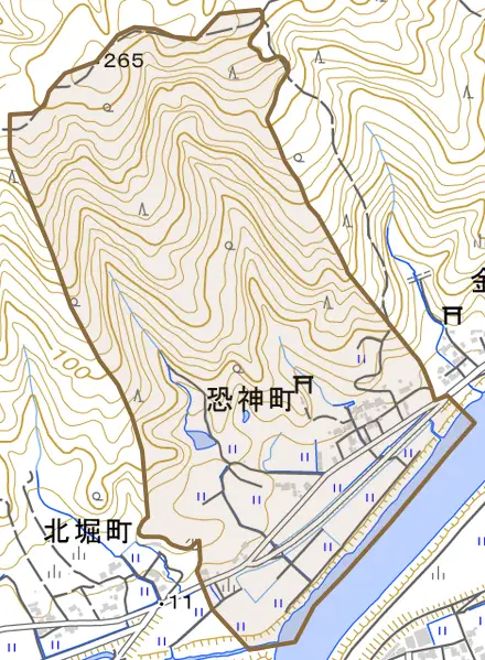 恐神町とその周辺の地図。町の範囲を重ねている