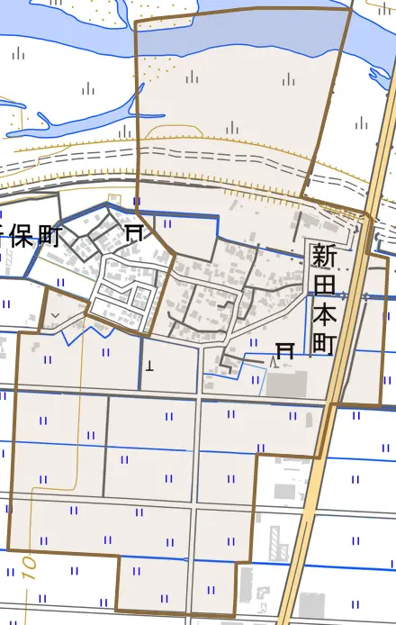 新田本町とその周辺の地図。町の範囲を重ねている