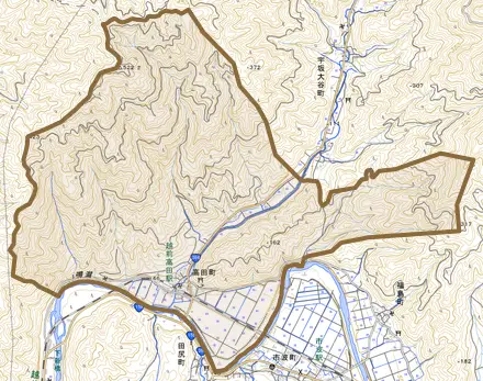 高田町とその周辺の地図。町の範囲を重ねている