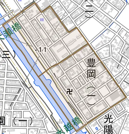 豊岡とその周辺の地図。町の範囲を重ねている