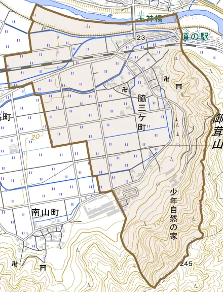 脇三ケ町とその周辺の地図。町の範囲を重ねている