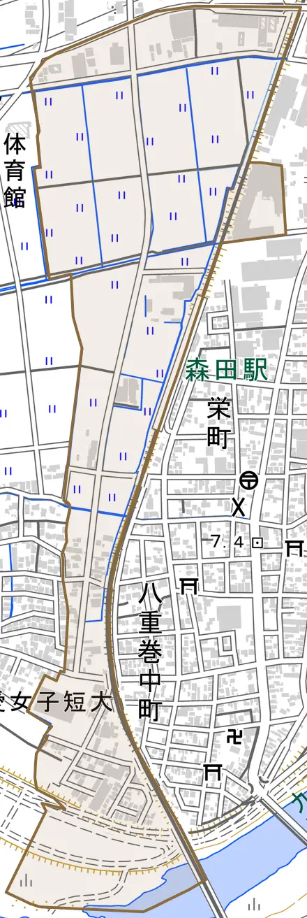 八重巻町とその周辺の地図。町の範囲を重ねている