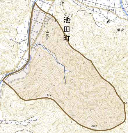 上荒谷とその周辺の地図。町の範囲を重ねている