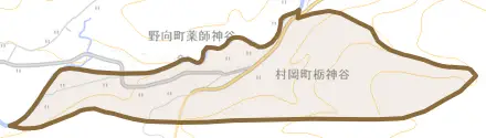 村岡町栃神谷とその周辺の地図。町の範囲を重ねている