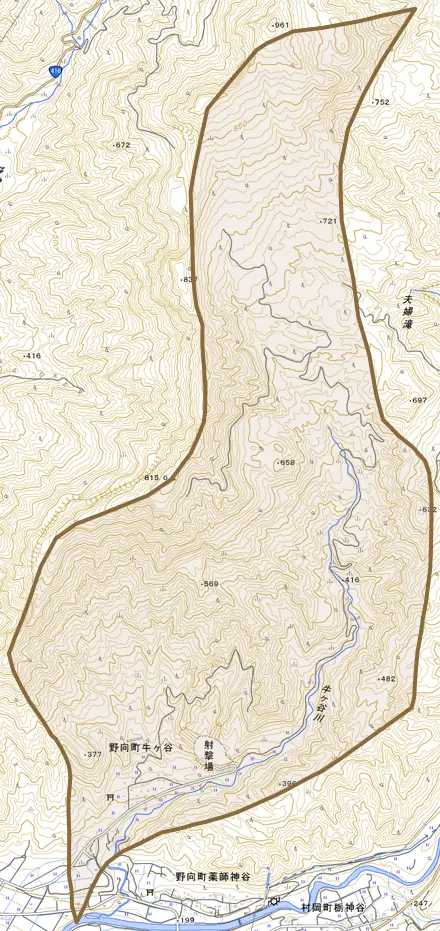 野向町牛ヶ谷とその周辺の地図。町の範囲を重ねている