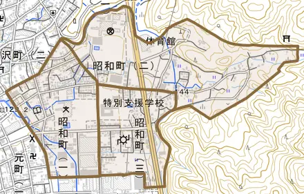 昭和町とその周辺の地図。町の範囲を重ねている