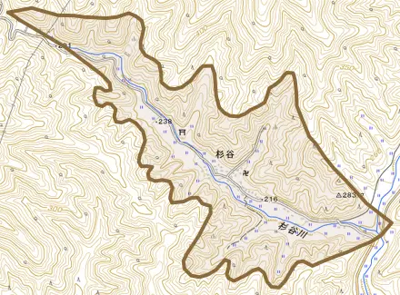杉谷とその周辺の地図。町の範囲を重ねている